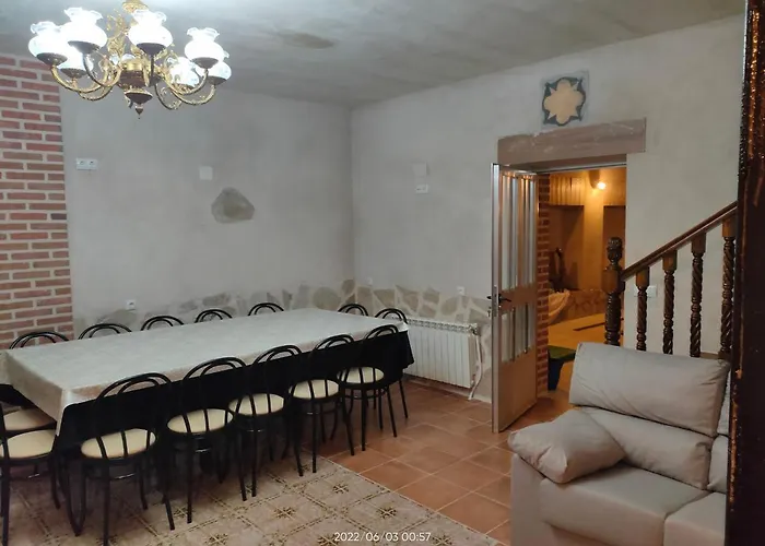 בית נופש Banos Del Rey Con Piscina Climatizada *