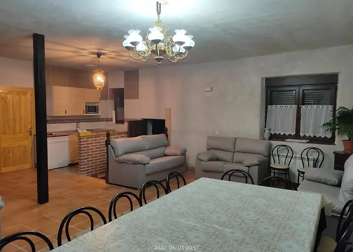 Banos Del Rey Con Piscina Climatizada בית נופש Vega de Santa María